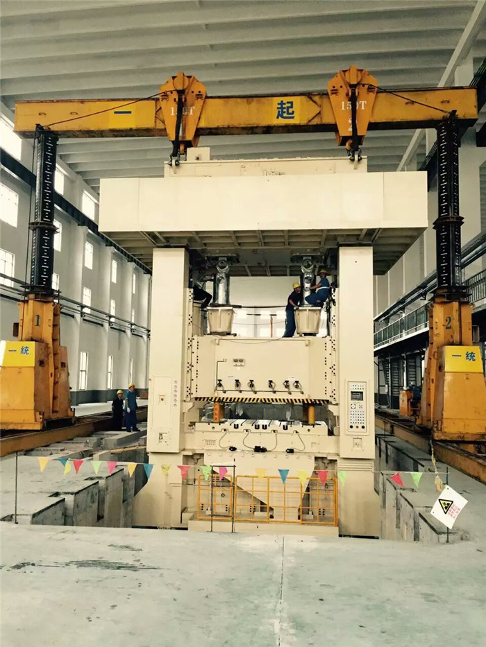 振華龍門吊作業圖片